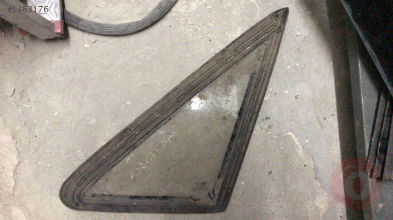 Opel Kadett sağ arka kelebek camı çıkma