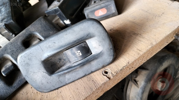 Renault Trafic sağ ayna kontrol dūğmesi