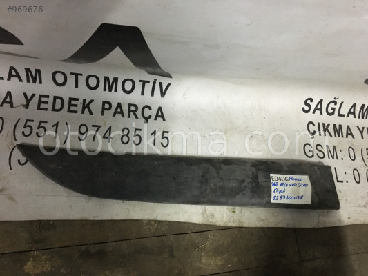 RENAULT FLUENCE SAĞ ARKA KAPI ÇİTASI KLİPSLİ OEM; 828760007R