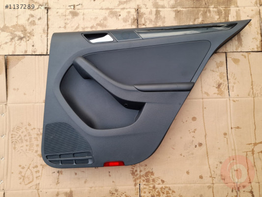 VW JETTA 15-18 KAPI DÖŞEMESİ SAĞ ARKA (SİYAH) 5C6867212T HON