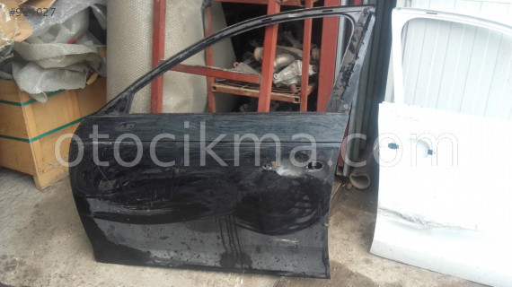 AUDİ A4 SOL ÖN KAPI VE TÜM ÇIKMA YEDEK PARÇALAR