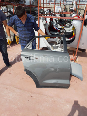 HYUNDAİ   TUCSON   SAĞ  ARKA  KAPI SEFALILAR OTO ÇIKMA