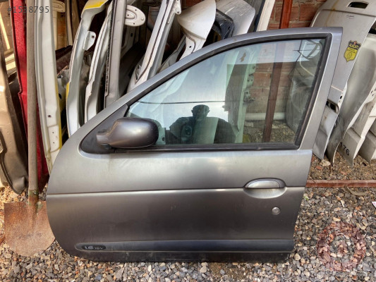 RENAULT MEGANE 1 SOL ÖN KAPI EYÜPCAN OTO ÇIKMA'DA