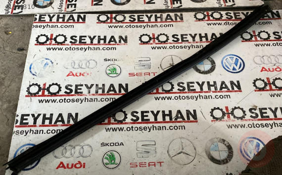 654837480 skoda scala 2020 sağ ön kapı iç cam sıyırıcı fitil