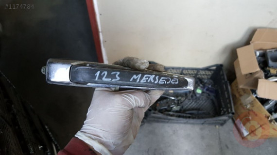 W123 SAĞ ÖN KAPI KOLU MERCEDES ORJİNAL ÇIKMA PARÇA