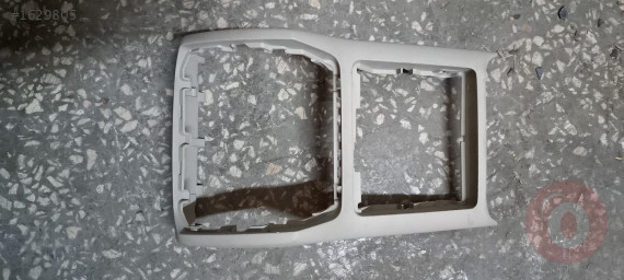 3V0857289 - Skoda Superb Orta Konsol Arka Kaplama Orj. Çıkma