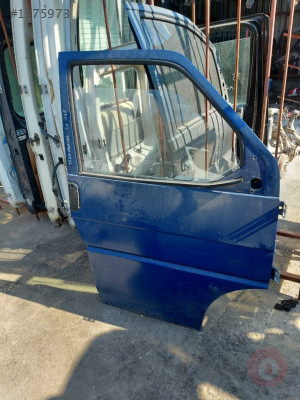 VOLKSWAGEN T4 SAĞ ÖN KAPI ÇIKMA PARÇA