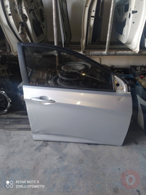 Hyundai Accent blue çıkma orjinal sağ ön kapı 2015