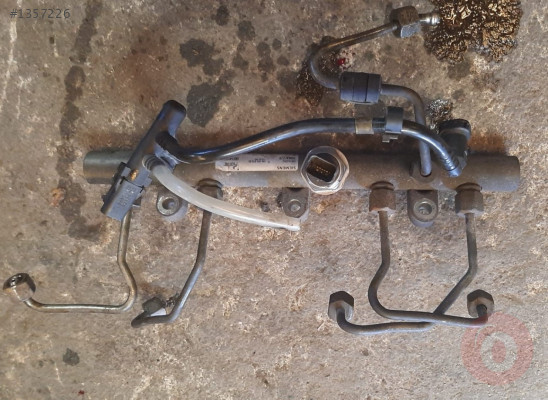 PEUGEOT 406 ÇIKMA ENJEKTÖR RAMPASI 2.0