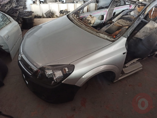 Opel astra ön kısım kaput çamurluk çıkma