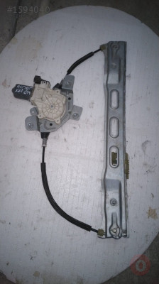 FORD COURİER SAĞ ÖN CAM KRİKOSU