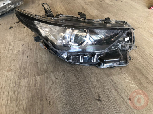 Toyota Auris Sağ Sol Ön Far