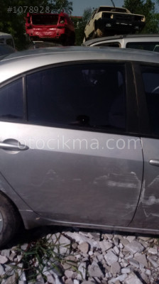 nissan primare sag arka kapı