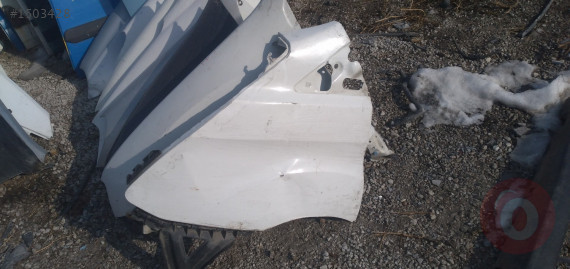 Ford custom çıkma sol çamurluk