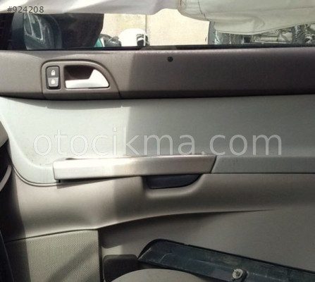2010 VOLVO XC60 ORİJİNAL ÖN KAPI KOLÇAĞI.