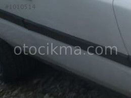 1993 model mazda 323 jb çıkma sağ ön kapı bandı