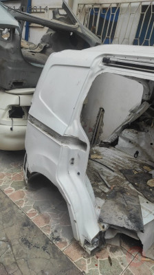 Ford courier Van  Kapalı kasa arka sağ kesme çamurluk