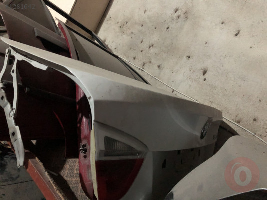 Bmw e90 bagaj kapagı beyaz