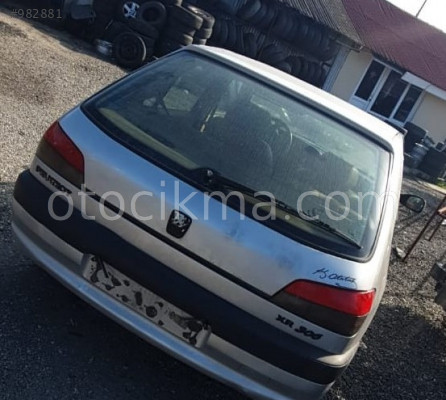 1998 model peugeot 306 1.8 benzinli çıkma dolu bagaj kapağı