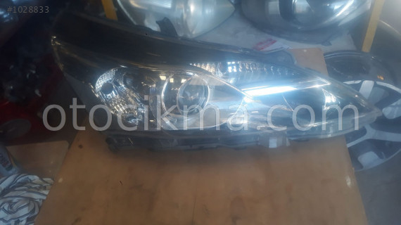 toyota avensis çıkma orjinal sağ far