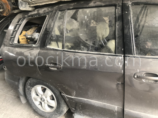HYUNDAİ SANTAFE 2005 MODEL SAĞ ARKA KAPI