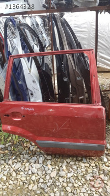 FORD FUSİON SAĞ ARKA KAPI KIRMIZI ÇIKMA ORİJİNAL 2003-2010