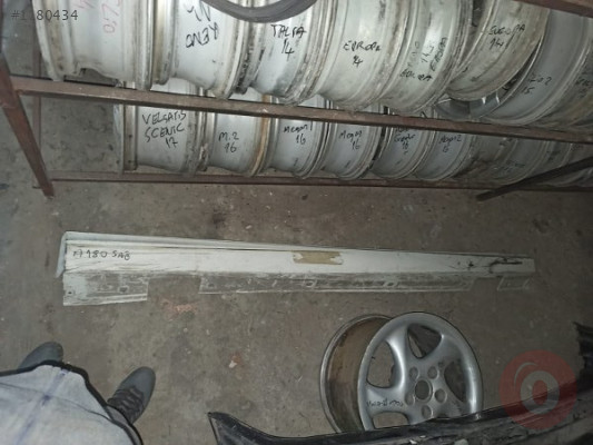 A180 AMG SAĞ MARŞBİYEL KAPLAMASI MERCEDES ORJİNAL ÇIKMA