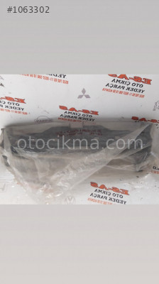 Mitsubishi Colt CZC Ön tampon üstü