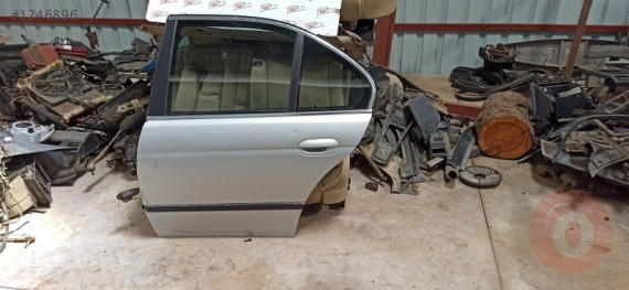 BMW E39 SOL ARKA KAPI