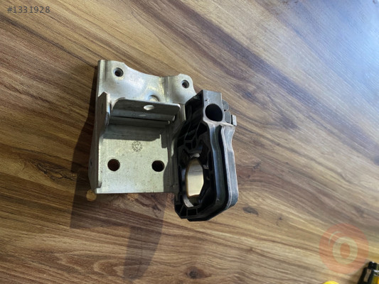 BMW F10 520 525  ÇIKMA ORJİNAL RADYATÖR BAĞLANTI AYAKLARI