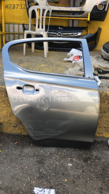 Opel corsa e sağ arka kapı