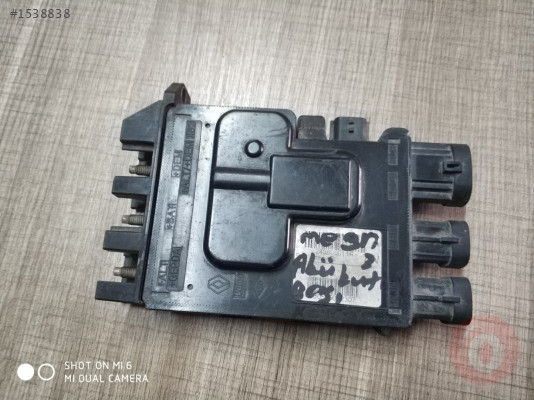 Renault Megane 3 akü kutup başı kesme kutusu