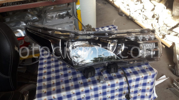 toyota corolla çıkma hatasız sağ far