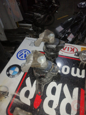 Honda Civic  Sağ motor kulağı