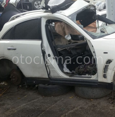 INFINITI FX35 HATASIZ SAĞ YAN PANEL.
