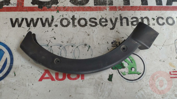 8W5971821 audi a4 2017 bagaj menteşe kolu kaplaması