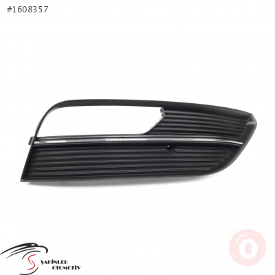 AUDİ A3 SAĞ ÖN SİS FARI ÇERÇEVESİ 8V3807682A