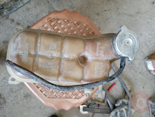 MERCEDES W 124 RADYÖTÖR YEDEK SU BİDONU.124 5001 749