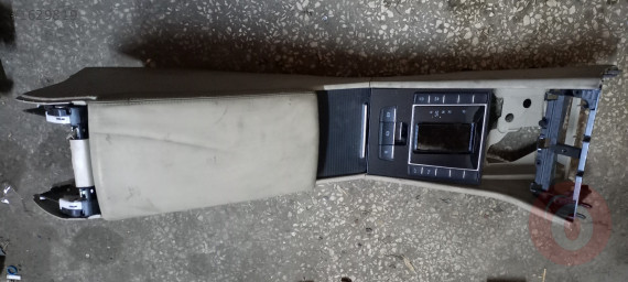 3V1863243B - Skoda Superb Orta Konsol Orjinal Çıkma