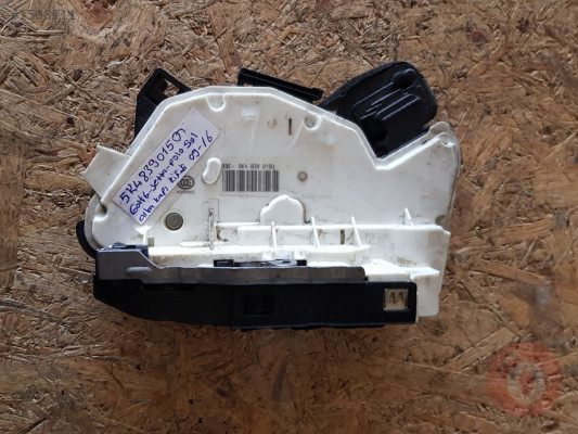 SEAT LEON KAPI KİLİDİ SOL ARKA 5K4839015Q 5K4839015AF