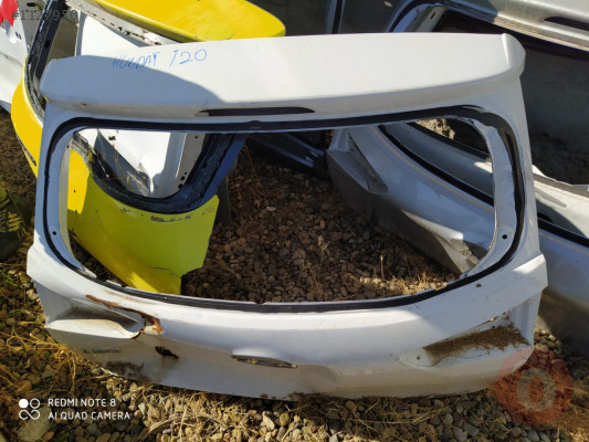 Hundai i 20 arka bagaj kapısı