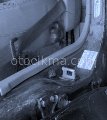 1996 VOLVO S40 ÇIKMA ÖN KAPI KİLİDİ.