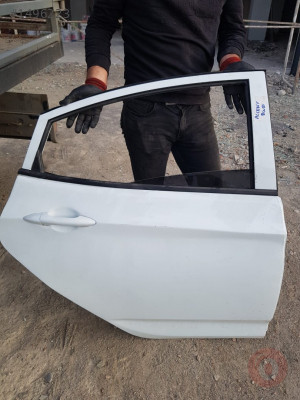 Hyundai Accent Blue Sağ Arka Kapı Orjinal Çıkma