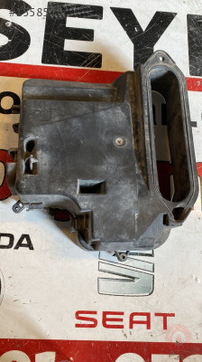 8D1907355B vw passat B5 motor beyni alt kapağı yuvası