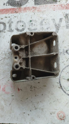 51617010593 bmw 5 e60 silecek mekanizması üst destek braketi