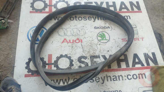 2K0843792B vw caddy 2007 arka sağ sürgülü kapı lastiği