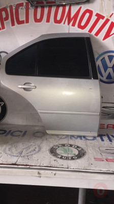 VW BORA HATASIZ ORJİNAL ÇIKMA SAĞ ARKA KAPI