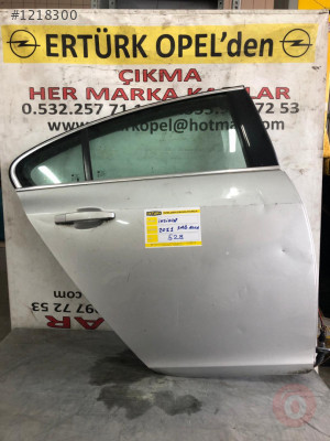 Opel insigna sağ arka kapı