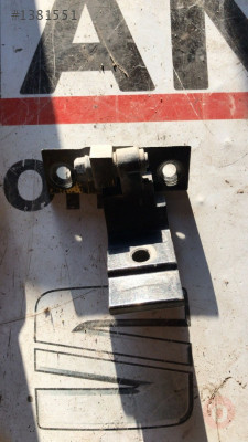 7068089 bmw 5 serisi e60 sol arka kapı alt menteşesi