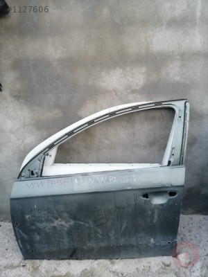 Pasat sol ön kapı